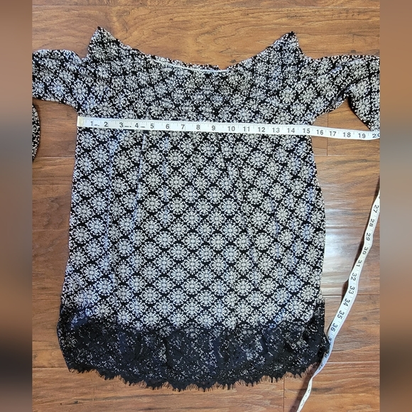 Maurices Off The Shoulder NWT Never Worn Black and White Lace Blouse Size Small - Picture 7 of 9
